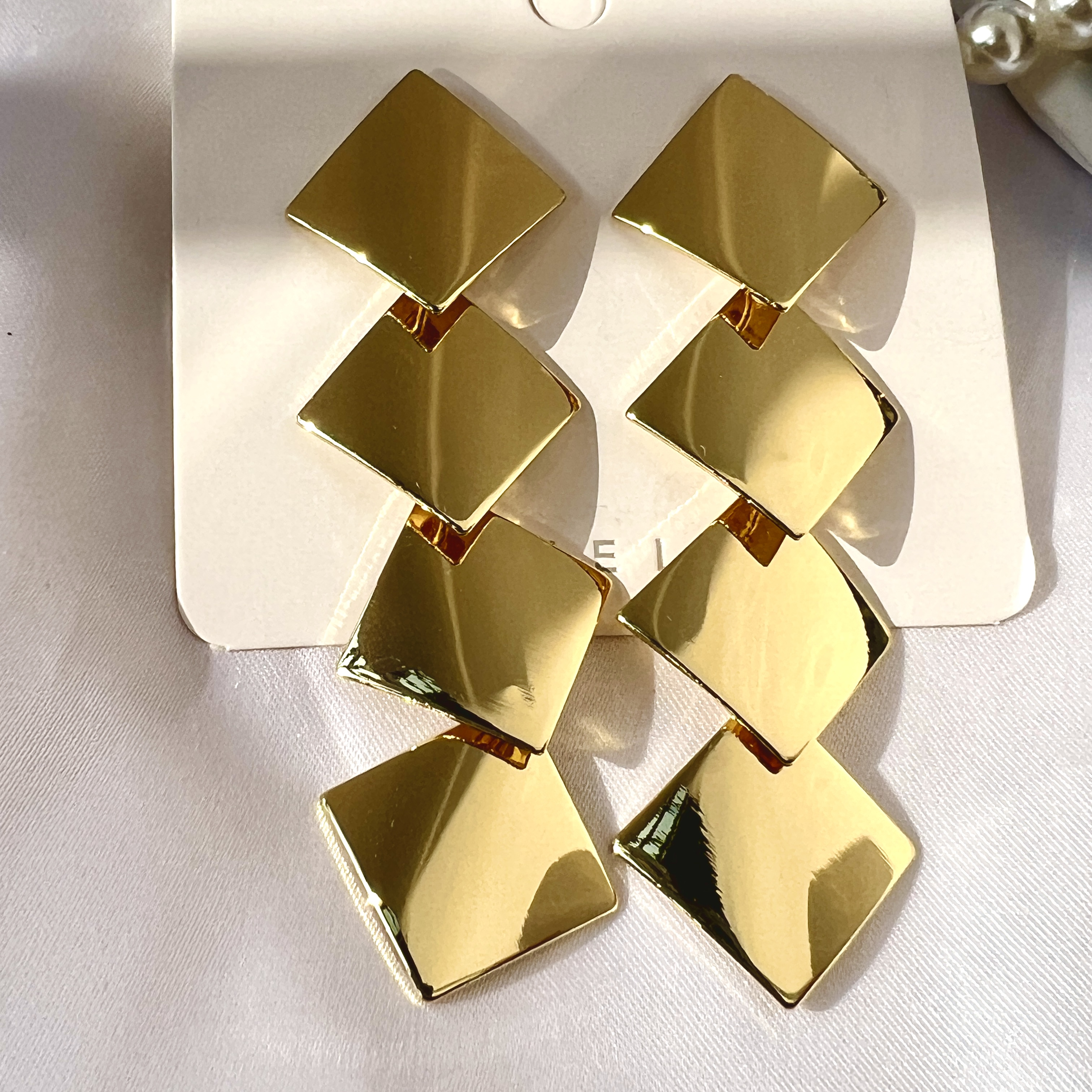 Vintage Style Exaggerated Rhombus Alloy Plating Gold Plated Silver Plated Women's Drop Earrings display picture 3