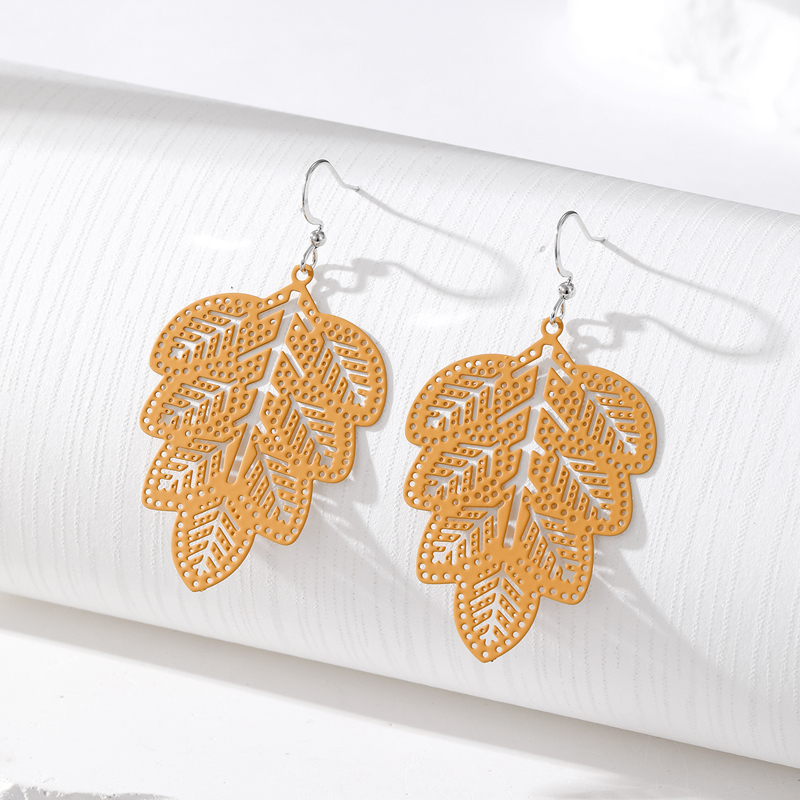 Simple Style Leaves Alloy Hollow Out Women's Drop Earrings display picture 4