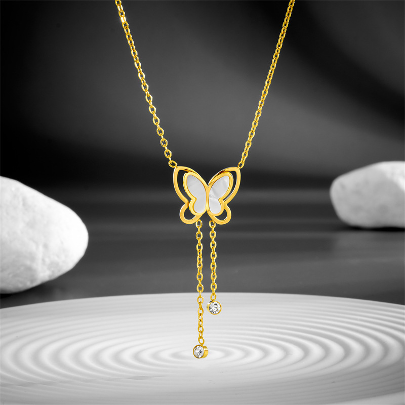 Sexy Butterfly Titanium Steel Plating Inlay Rhinestones Shell 18k Gold Plated Necklace display picture 3