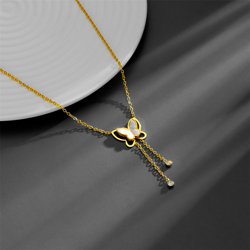 Sexy Butterfly Titanium Steel Plating Inlay Rhinestones Shell 18k Gold Plated Necklace display picture 4