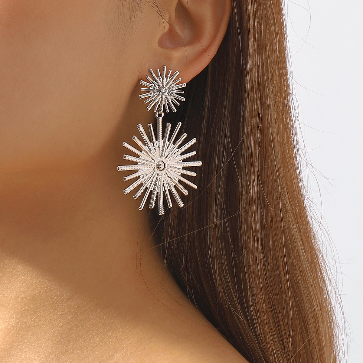 1 Pair Elegant Glam Lady Geometric Irregular Plating Metal Iron Drop Earrings display picture 9