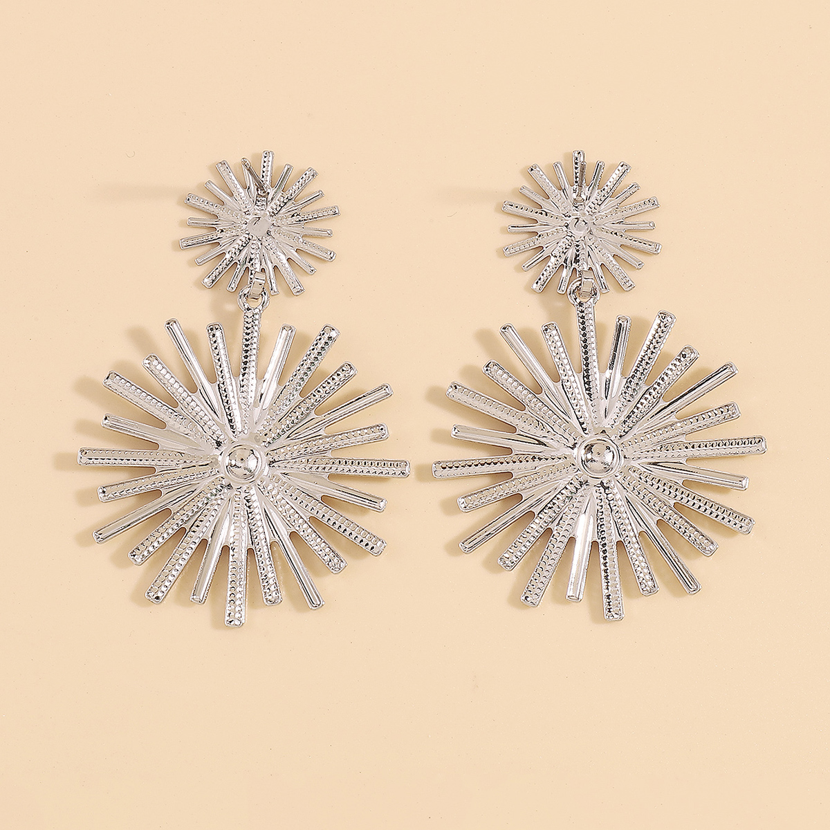 1 Pair Elegant Glam Lady Geometric Irregular Plating Metal Iron Drop Earrings display picture 5