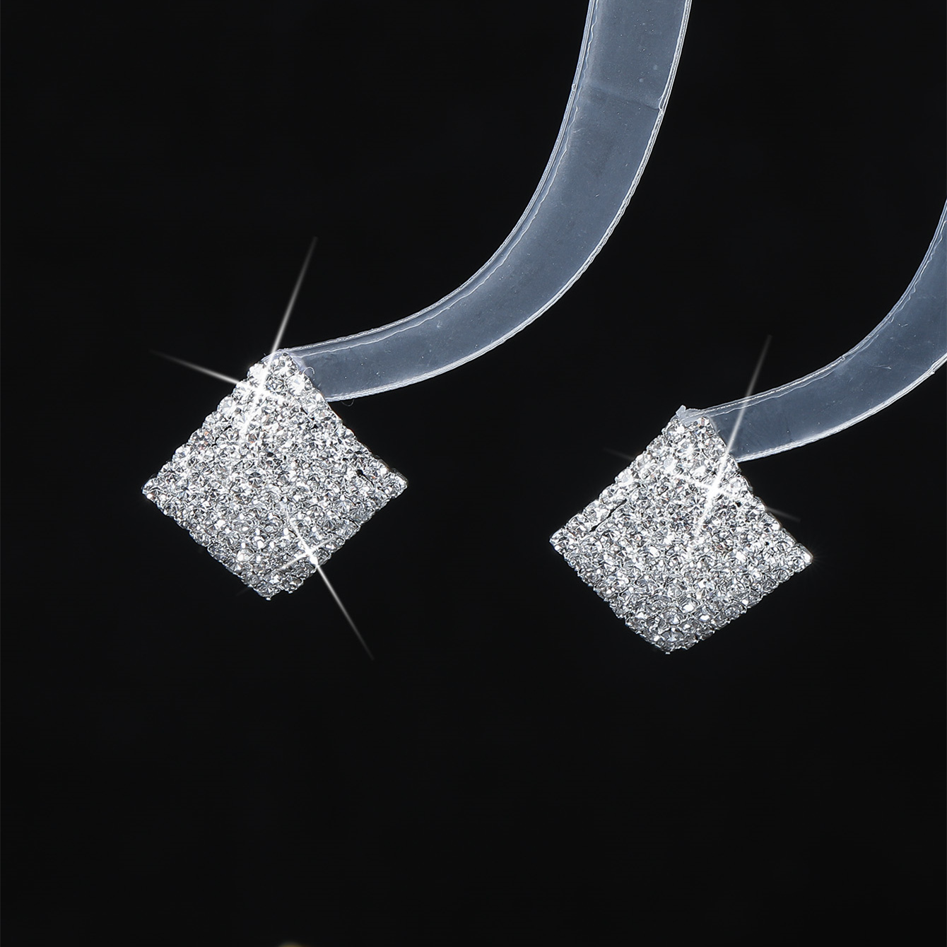 1 Par Ropa De Calle Brillante Geométrico Embutido Aleación Diamantes De Imitación Plateado Pendientes display picture 3
