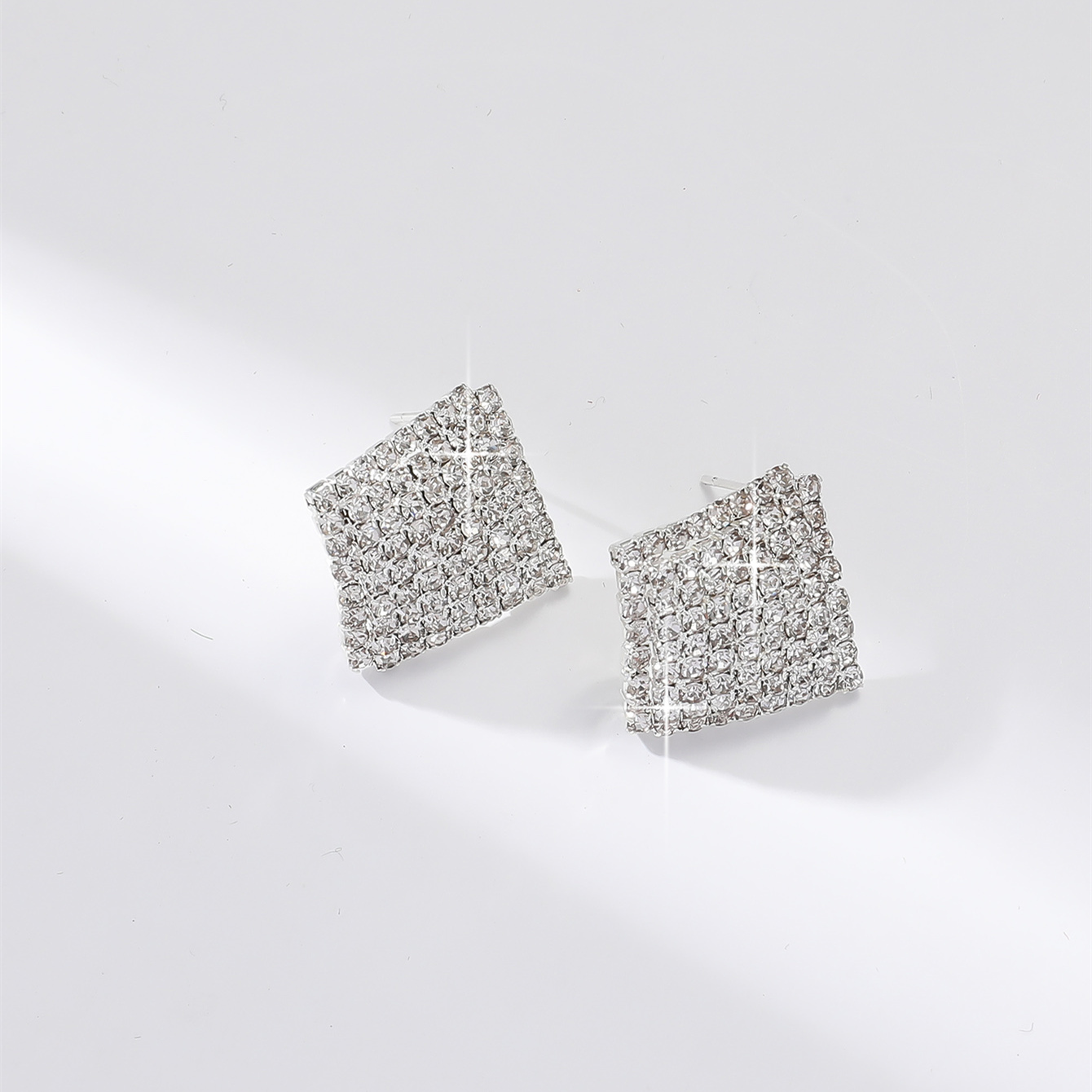1 Pair Streetwear Shiny Geometric Inlay Alloy Rhinestones Silver Plated Ear Studs display picture 4