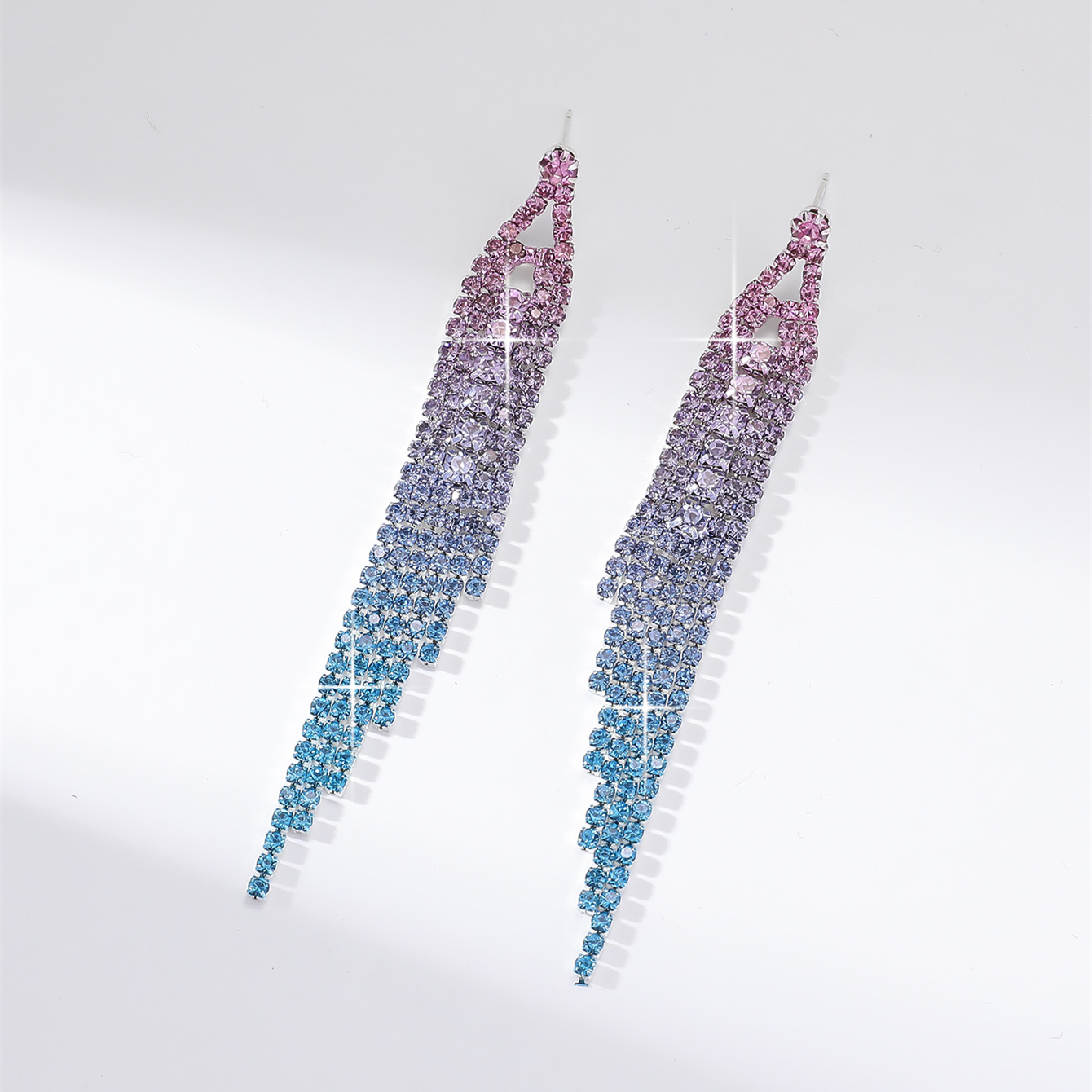 Elegant Exaggerated Shiny Geometric Rhinestone Tassel Women's Ear Studs display picture 7