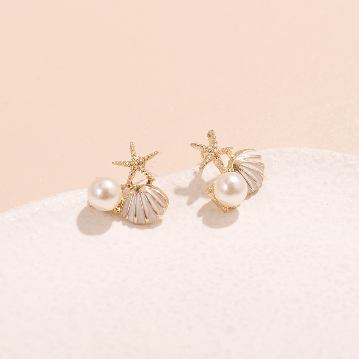 1 Pair Vacation Sweet Pearl Shell Alloy Plastic Drop Earrings display picture 1