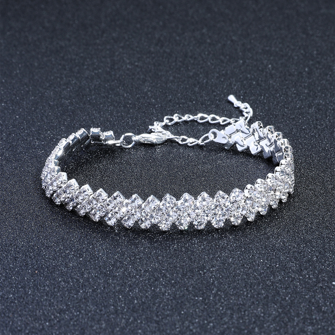 Elegant Shiny Geometric Rhinestones Metal Wholesale Bracelets display picture 4
