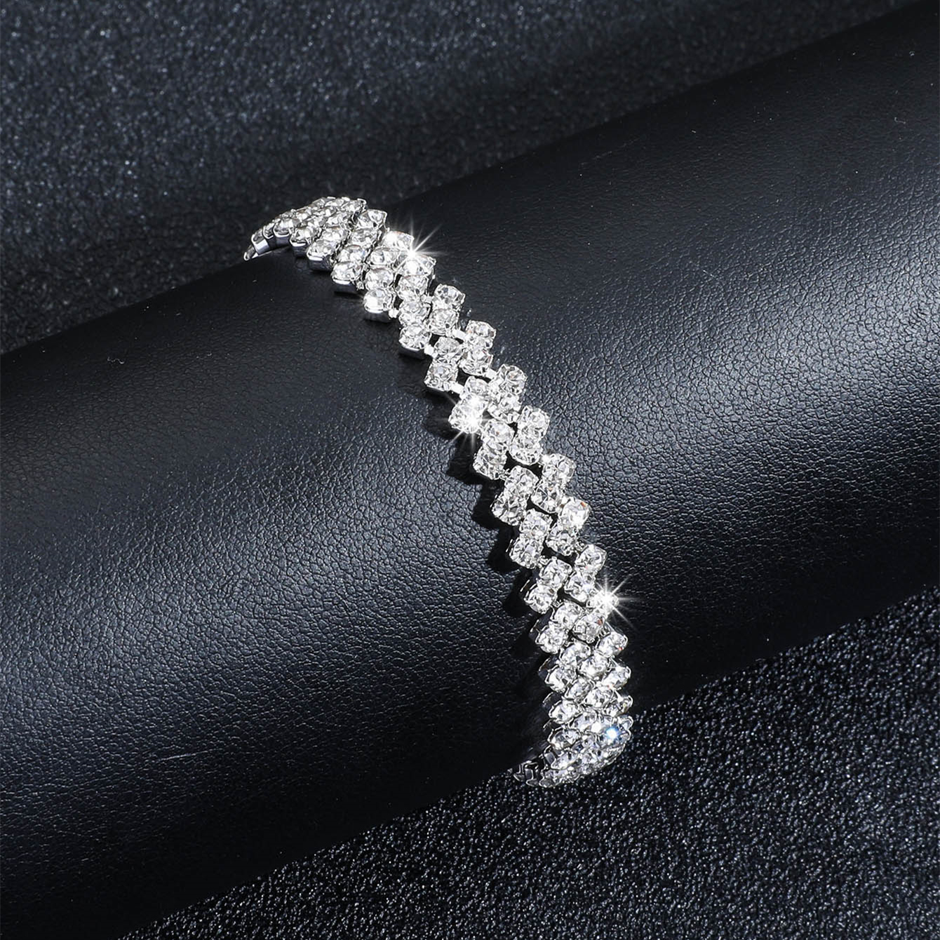 Elegant Shiny Geometric Rhinestones Metal Wholesale Bracelets display picture 5