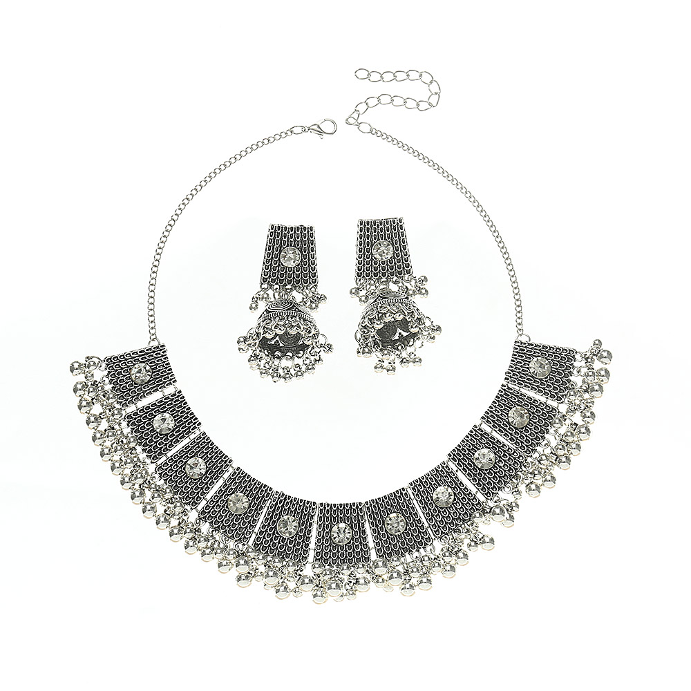 Retro Campana Metal Enchapado Embutido Diamante Artificial Plateado Mujeres Aretes Collar display picture 5