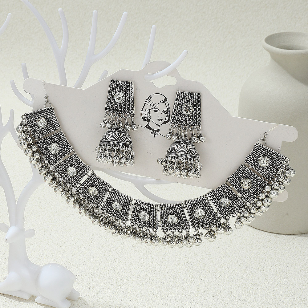 Retro Campana Metal Enchapado Embutido Diamante Artificial Plateado Mujeres Aretes Collar display picture 4
