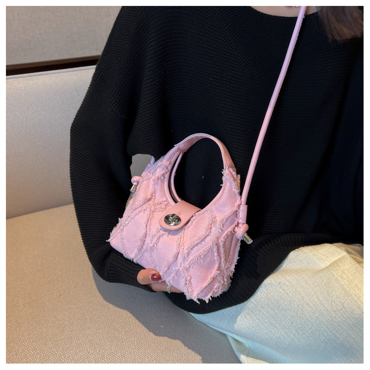 Women's Denim Solid Color Preppy Style Streetwear Pillow Shape Zipper Shoulder Bag Handbag Crossbody Bag display picture 5