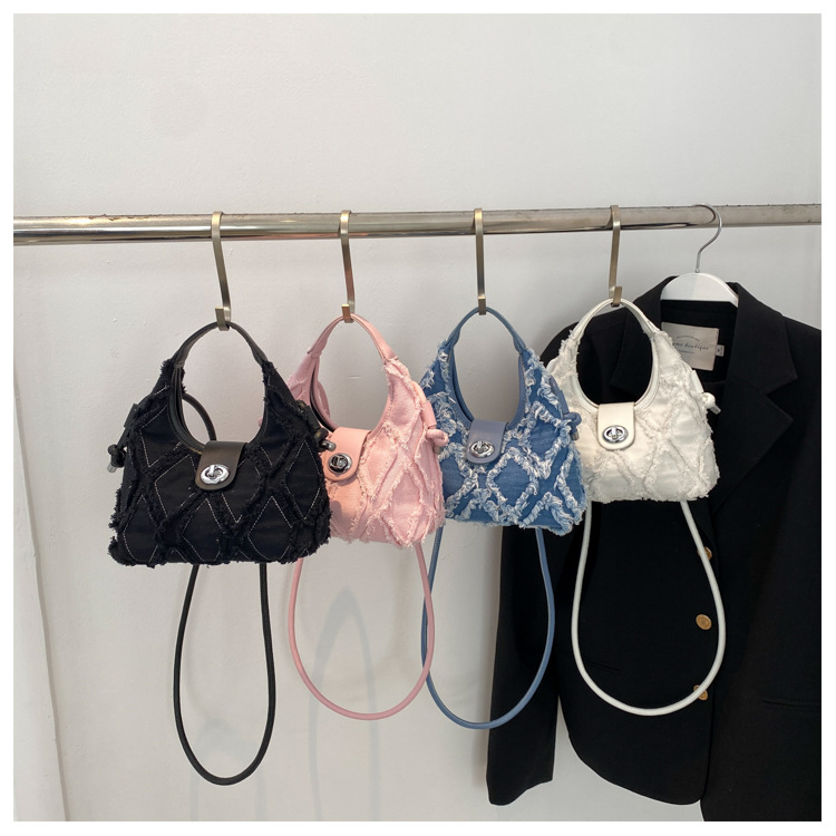 Women's Denim Solid Color Preppy Style Streetwear Pillow Shape Zipper Shoulder Bag Handbag Crossbody Bag display picture 9