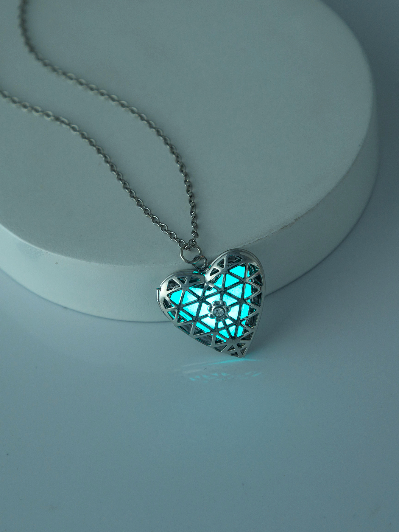 Wholesale Jewelry Casual Classic Style Heart Shape Titanium Alloy Silver Plated Pendant Necklace display picture 4