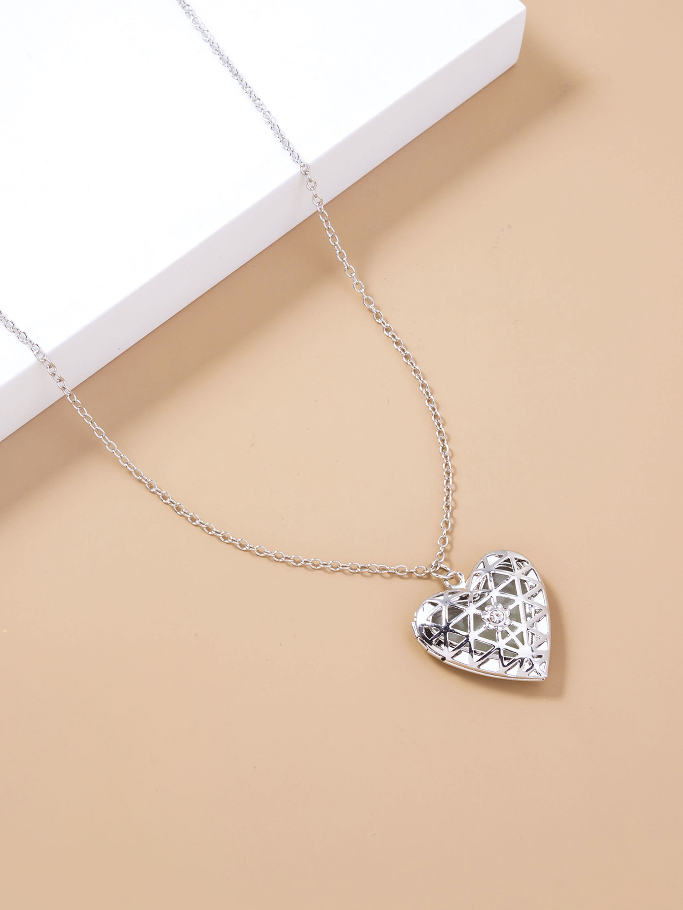 Wholesale Jewelry Casual Classic Style Heart Shape Titanium Alloy Silver Plated Pendant Necklace display picture 1