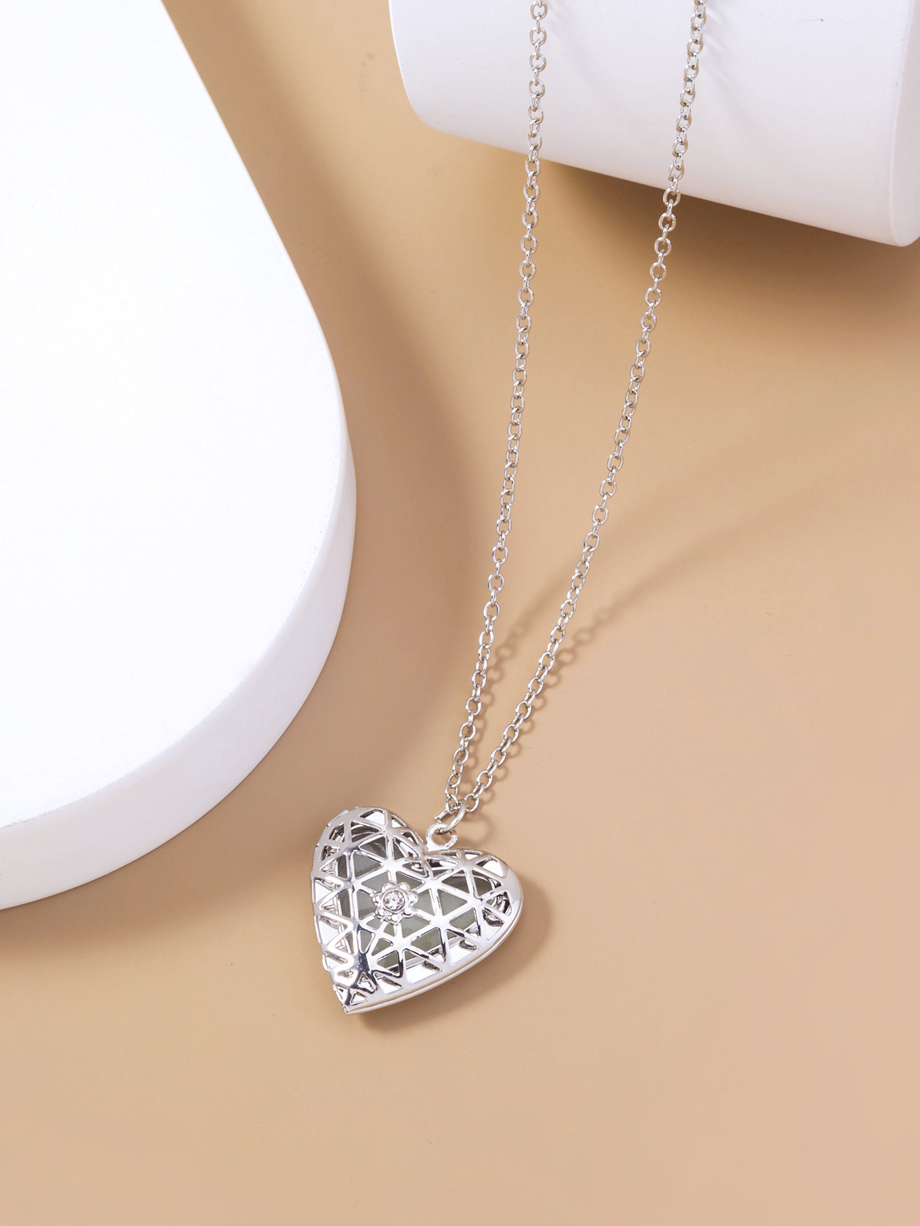 Wholesale Jewelry Casual Classic Style Heart Shape Titanium Alloy Silver Plated Pendant Necklace display picture 3