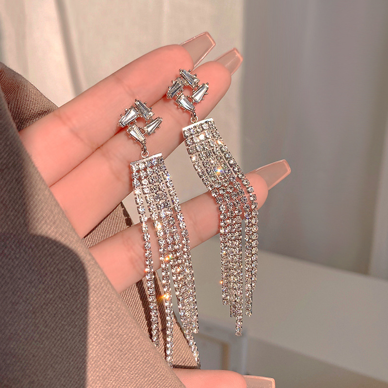 1 Pair Simple Style Tassel Inlay Alloy Zircon Drop Earrings display picture 5