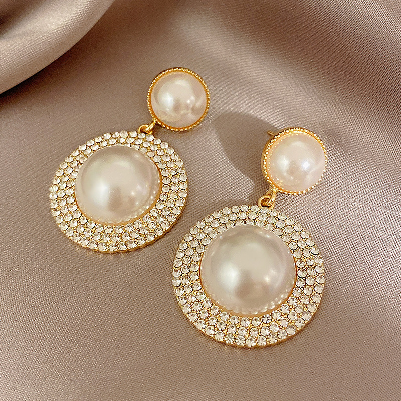 Vintage Style Exaggerated Roman Style Round Alloy Three-dimensional Inlay Artificial Pearls Zircon Women's Drop Earrings display picture 4