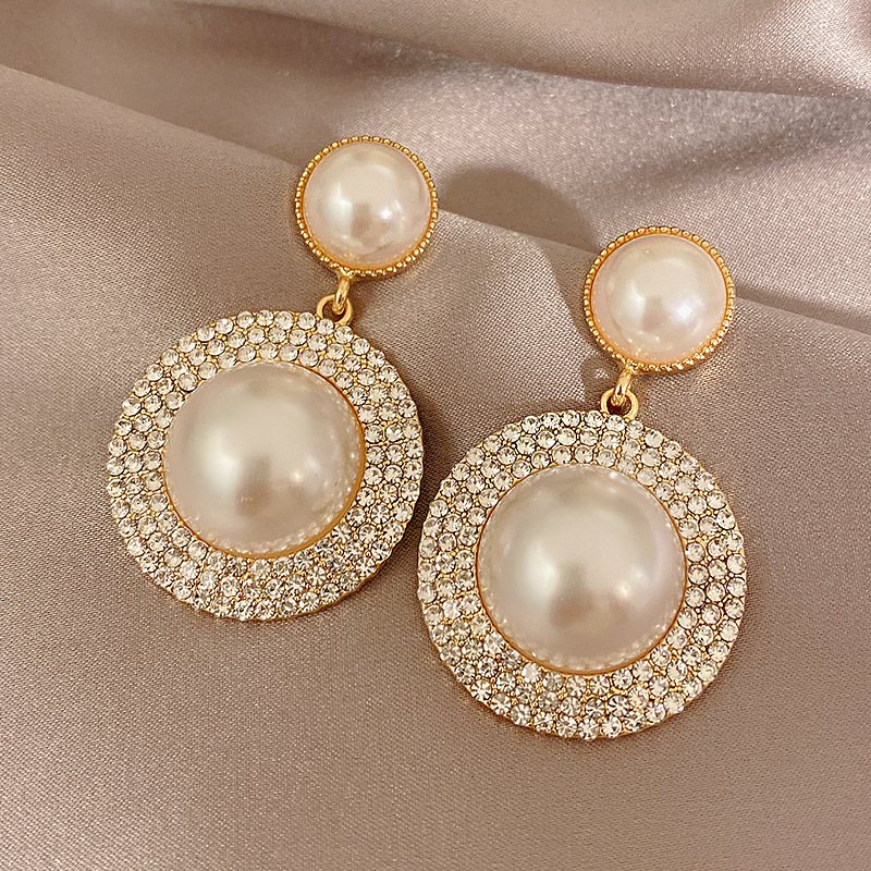 Vintage Style Exaggerated Roman Style Round Alloy Three-dimensional Inlay Artificial Pearls Zircon Women's Drop Earrings display picture 3