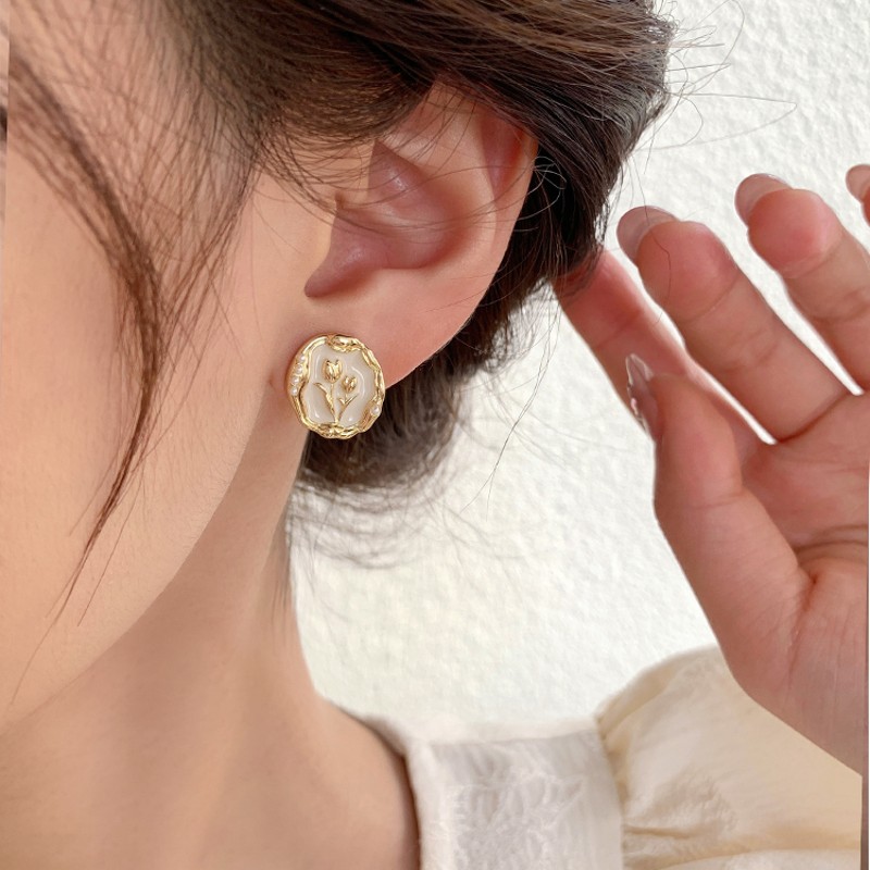 Sucré Style Coréen Fleur Alliage Émail Incruster Perles Artificielles Femmes Boucles D'oreilles display picture 5