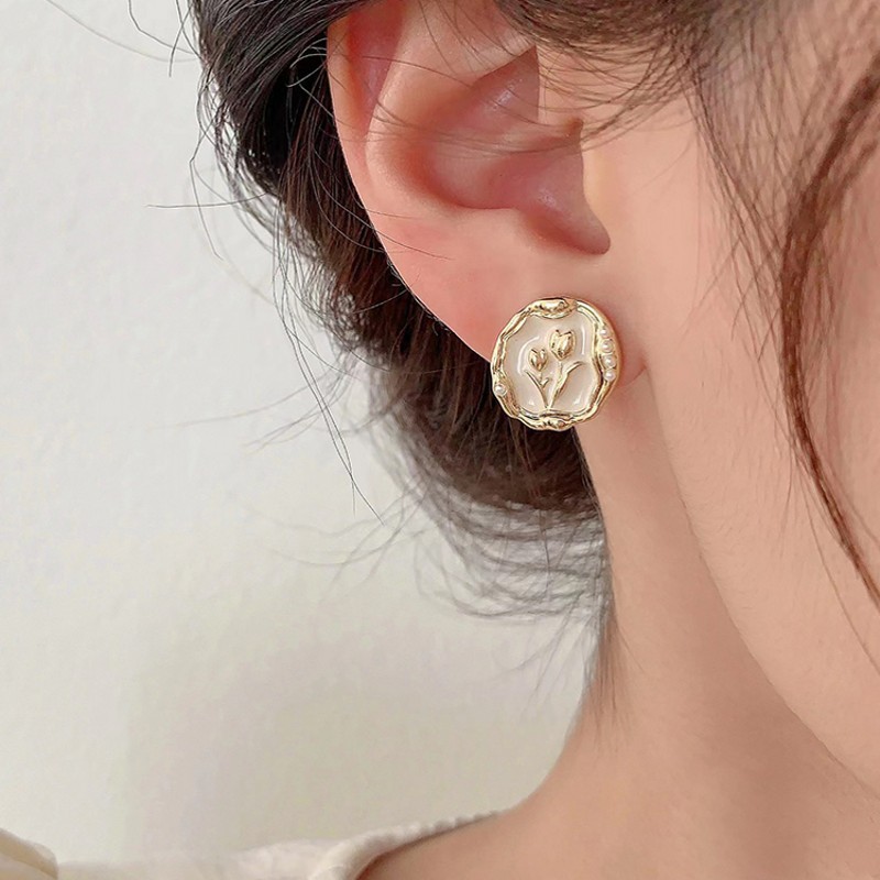 Sweet Korean Style Flower Alloy Enamel Inlay Artificial Pearls Women's Ear Studs display picture 6