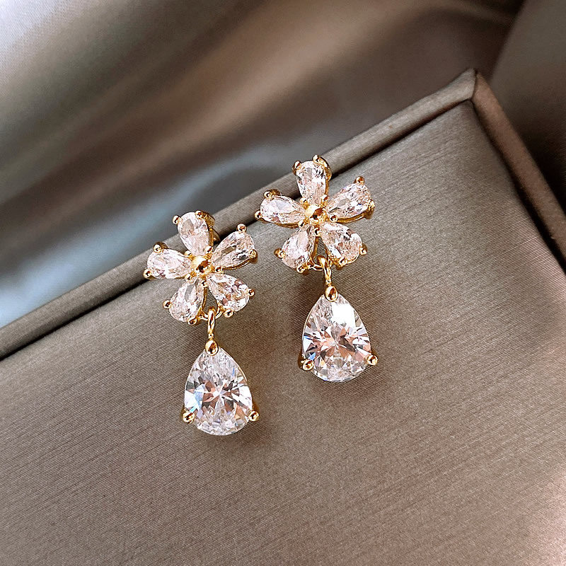 Fairy Style Water Droplets Flower Alloy Inlay Rhinestones Women's Drop Earrings display picture 1