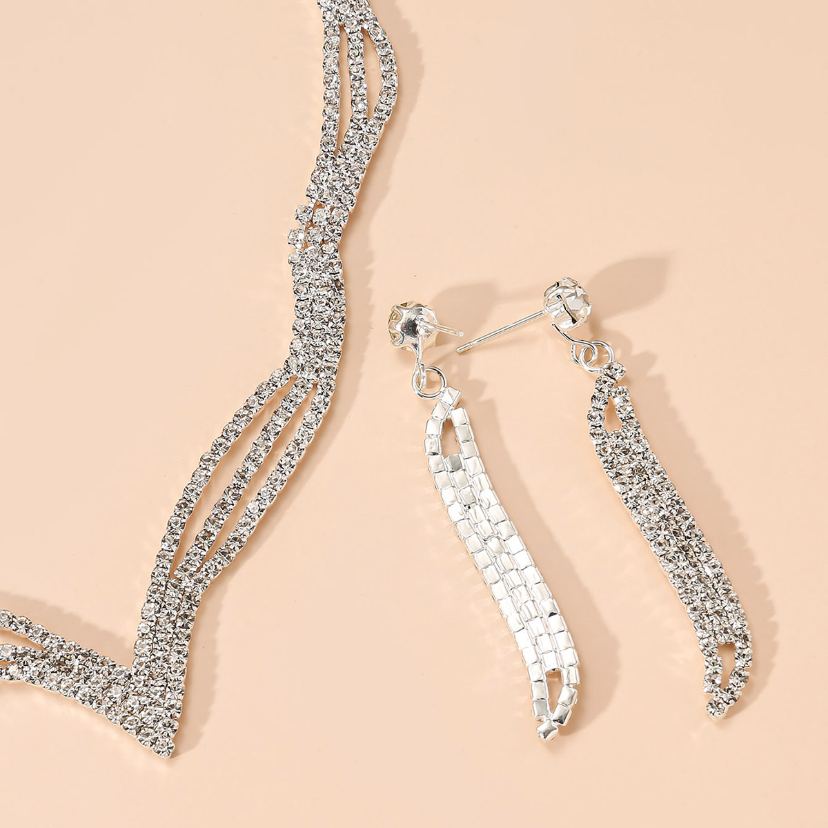 Elegante Glamour Geométrico Aleación Embutido Diamantes De Imitación Plateado Mujeres Aretes Collar display picture 3