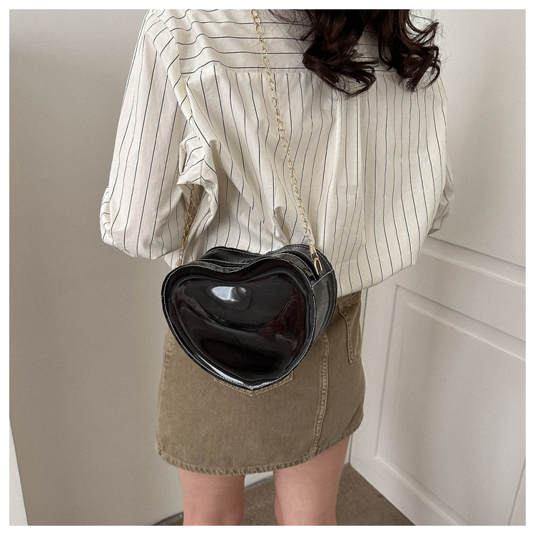 Women's Pvc Heart Shape Streetwear Heart-shaped Zipper Shoulder Bag Crossbody Bag display picture 1