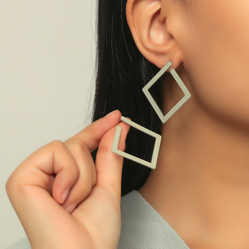 1 Pair Elegant Simple Style Rhombus Iron Ear Studs display picture 19