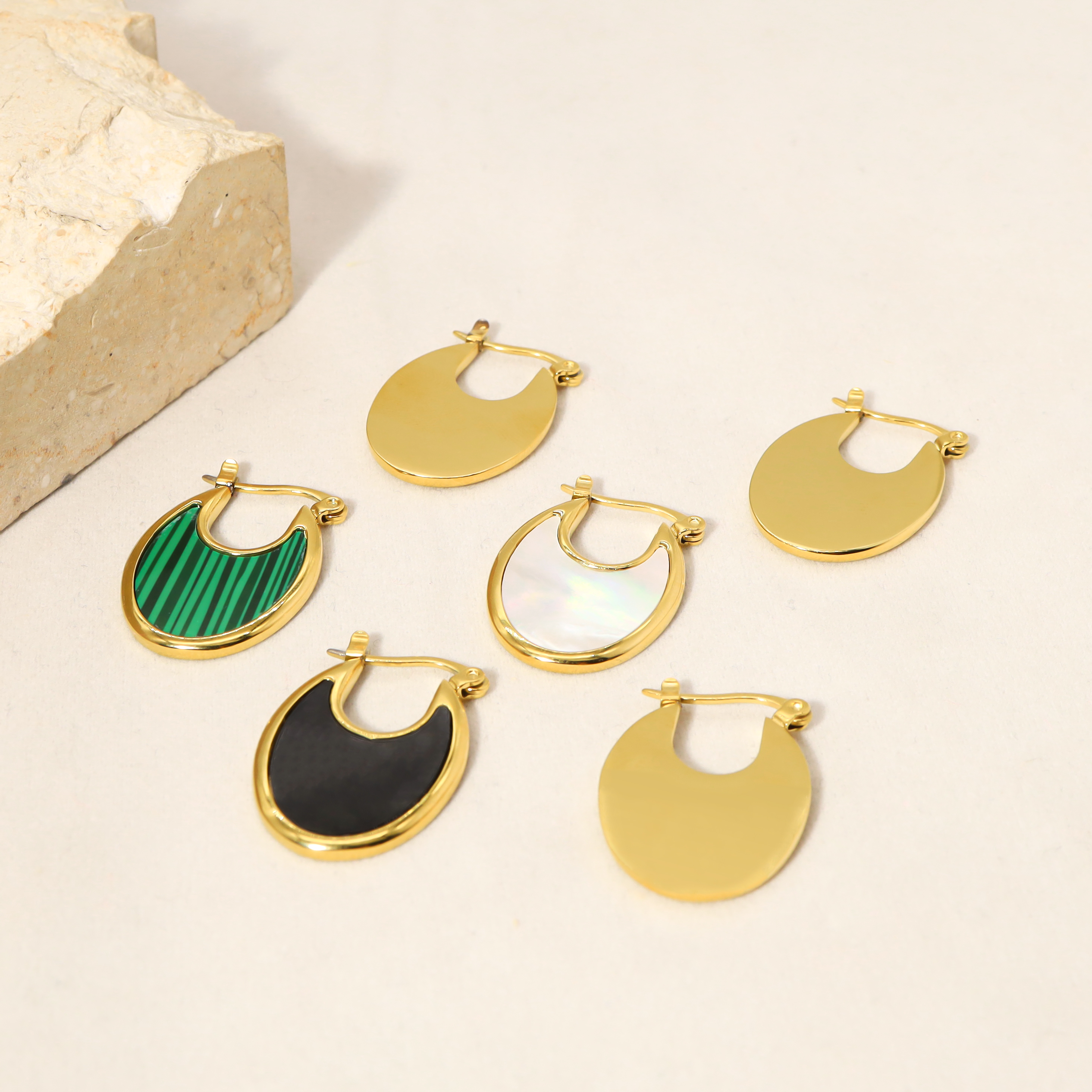 1 Pair Casual Simple Style U Shape Titanium Steel Plating Inlay Malachite Shell 18k Gold Plated Earrings display picture 1