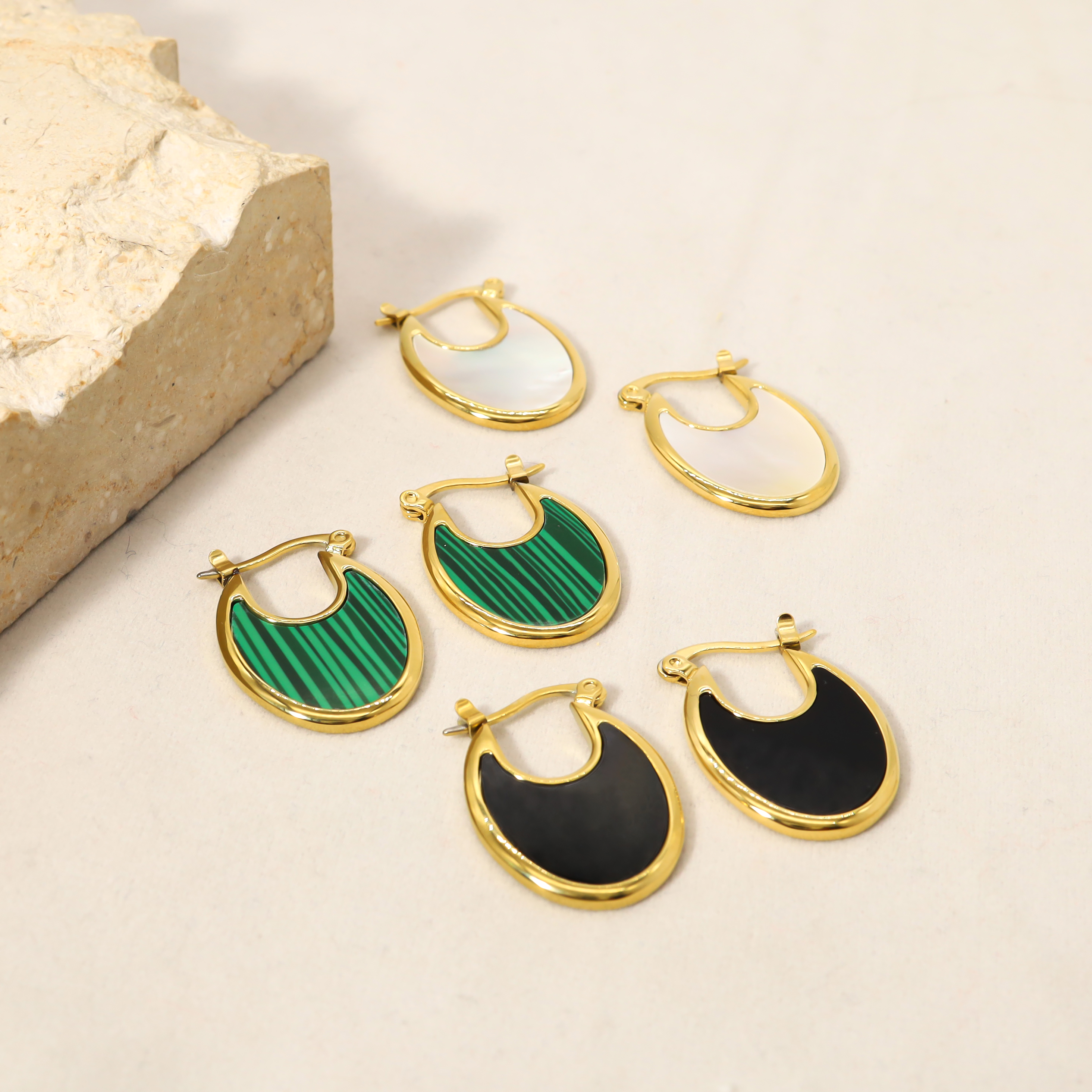 1 Pair Casual Simple Style U Shape Titanium Steel Plating Inlay Malachite Shell 18k Gold Plated Earrings display picture 2