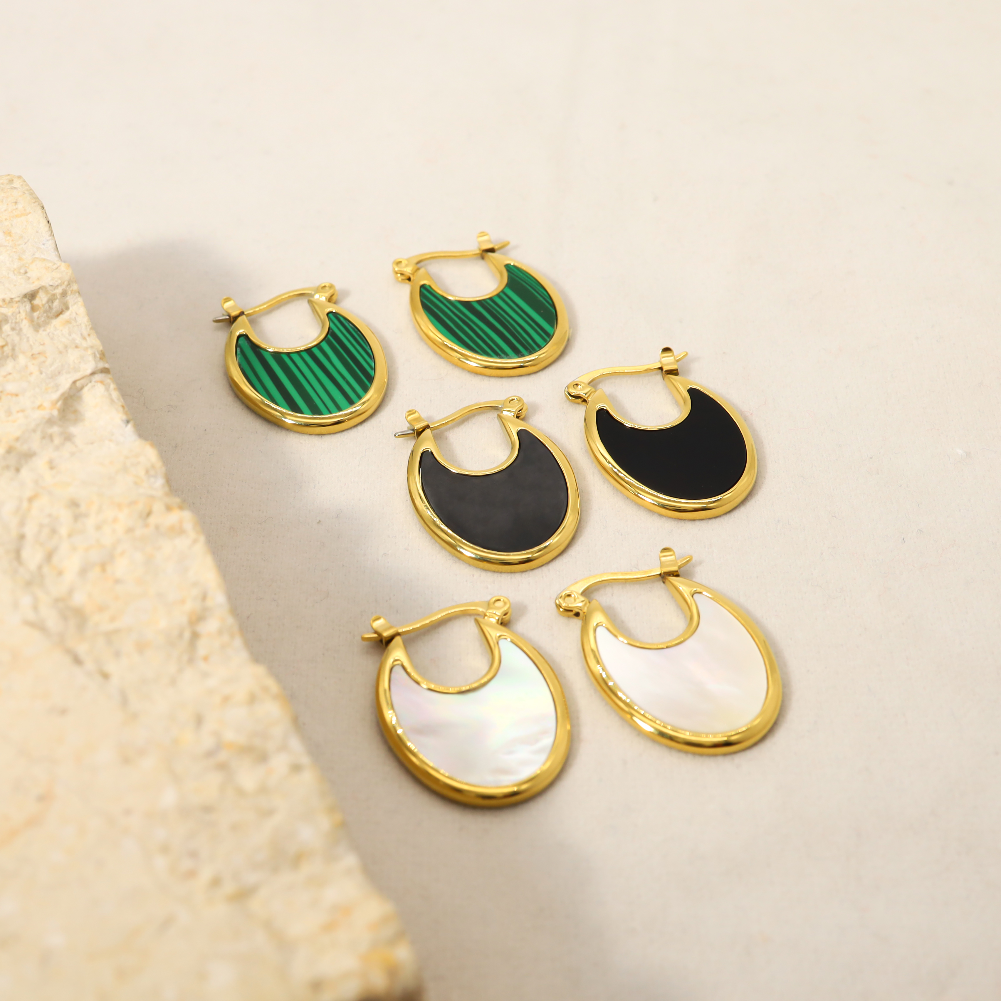 1 Pair Casual Simple Style U Shape Titanium Steel Plating Inlay Malachite Shell 18k Gold Plated Earrings display picture 3