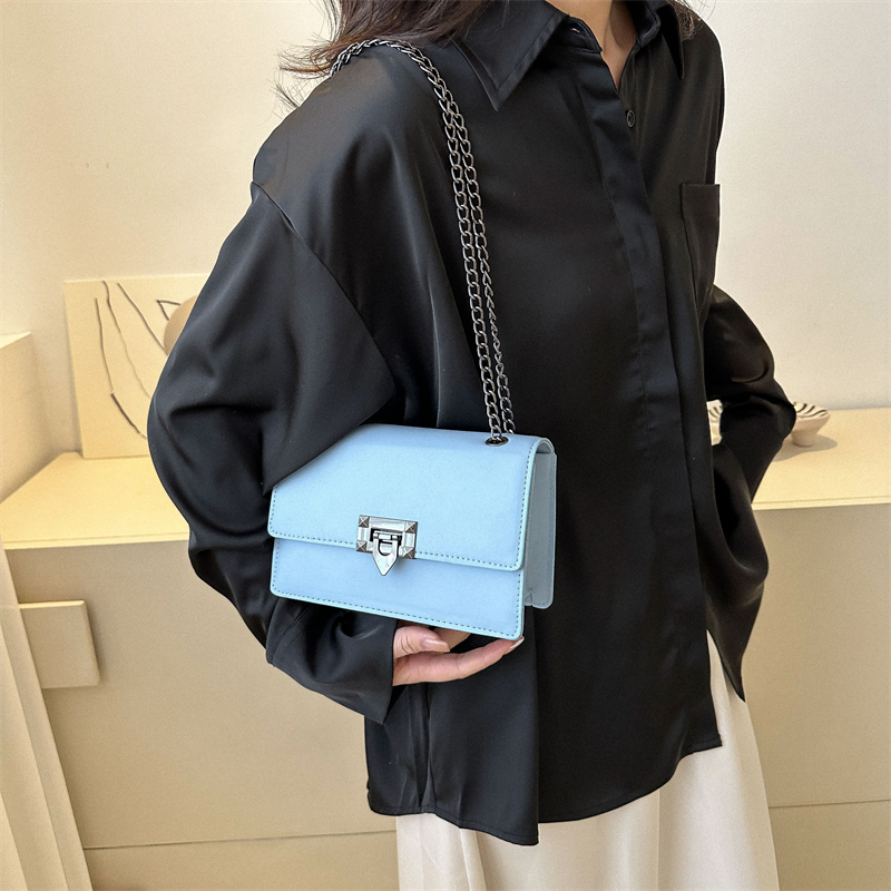 Women's Pu Leather Solid Color Classic Style Square Lock Clasp Shoulder Bag Crossbody Bag display picture 7