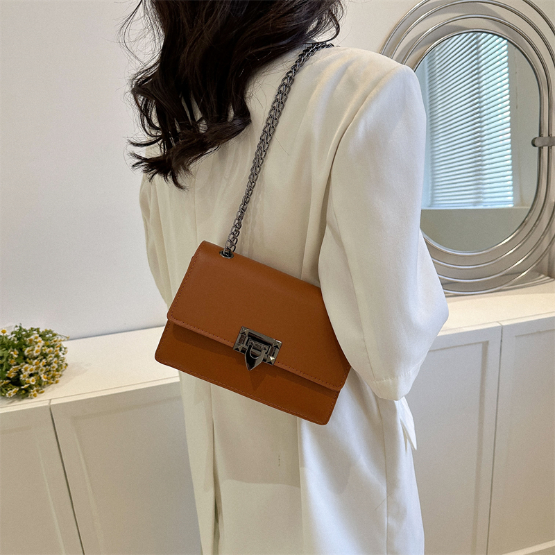 Women's Pu Leather Solid Color Classic Style Square Lock Clasp Shoulder Bag Crossbody Bag display picture 14