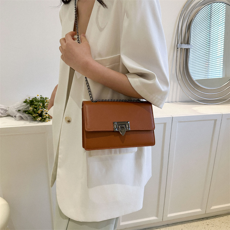 Women's Pu Leather Solid Color Classic Style Square Lock Clasp Shoulder Bag Crossbody Bag display picture 10