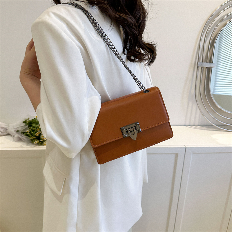 Women's Pu Leather Solid Color Classic Style Square Lock Clasp Shoulder Bag Crossbody Bag display picture 9