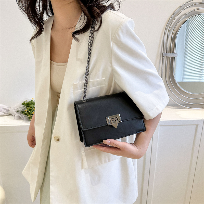 Women's Pu Leather Solid Color Classic Style Square Lock Clasp Shoulder Bag Crossbody Bag display picture 5