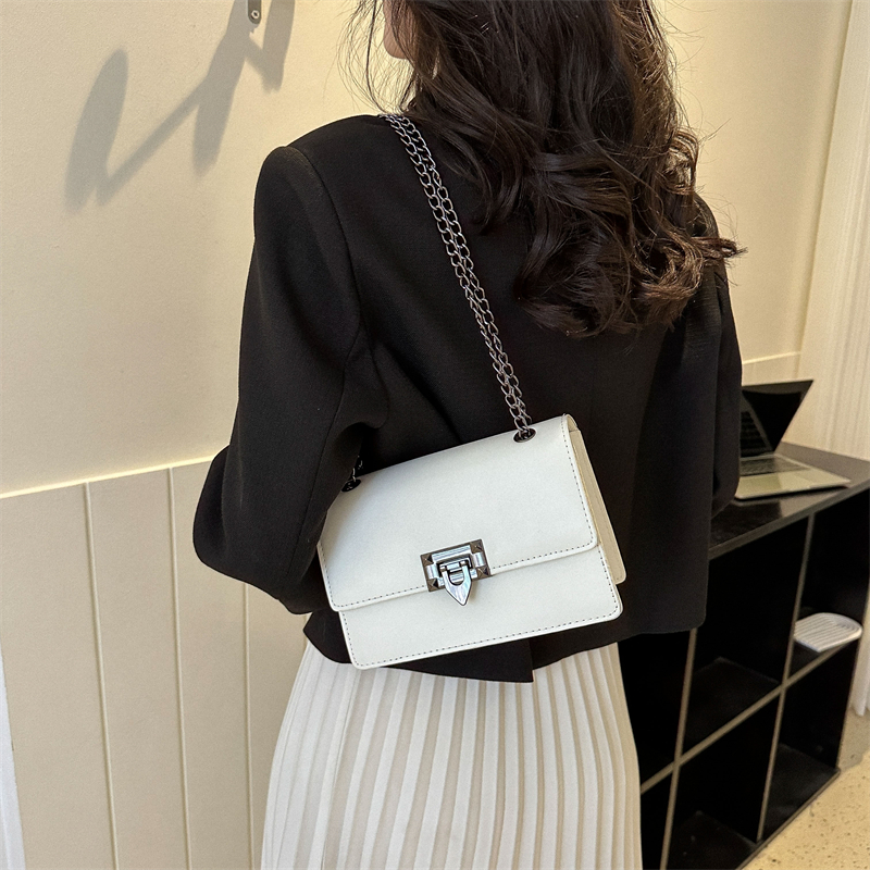 Women's Pu Leather Solid Color Classic Style Square Lock Clasp Shoulder Bag Crossbody Bag display picture 12