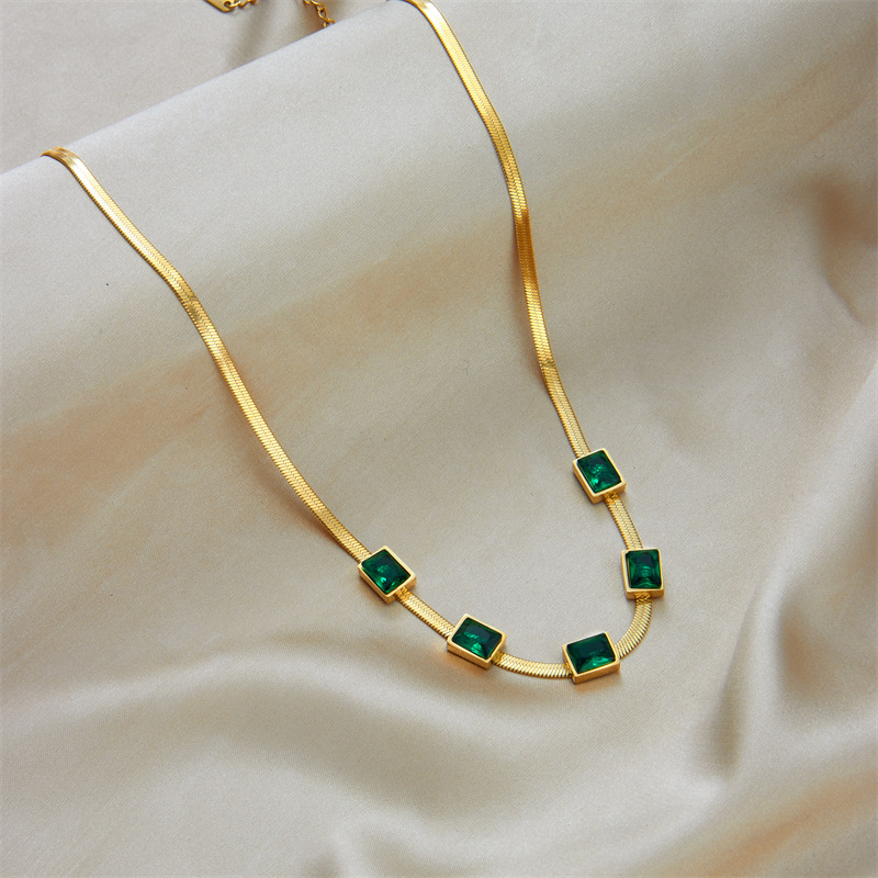 Retro Cuadrado Acero Inoxidable 304 Enchapado Embutido Diamantes De Imitación Artificiales Chapados en oro de 18k Mujeres Collar display picture 2