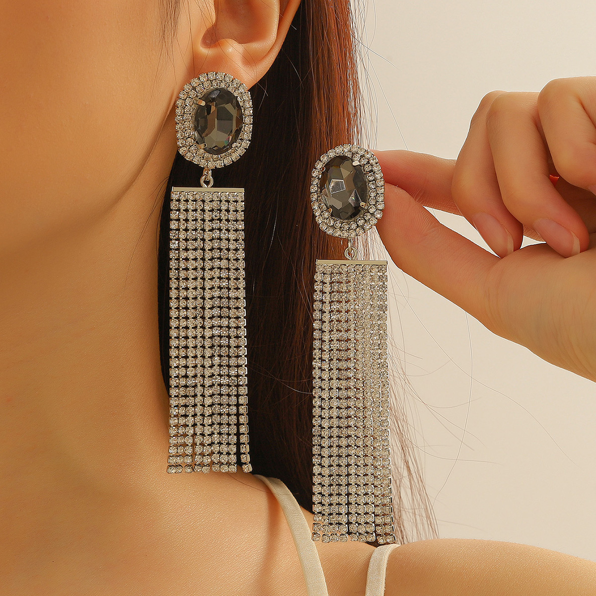 Glam Tassel Alloy Inlay Rhinestones Women's Dangling Earrings display picture 1