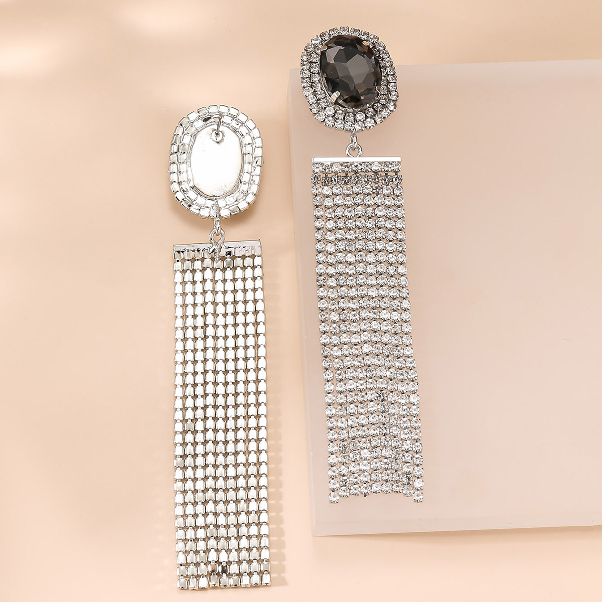 Glamour Borla Aleación Embutido Diamantes De Imitación Mujeres Pendientes Colgantes display picture 3