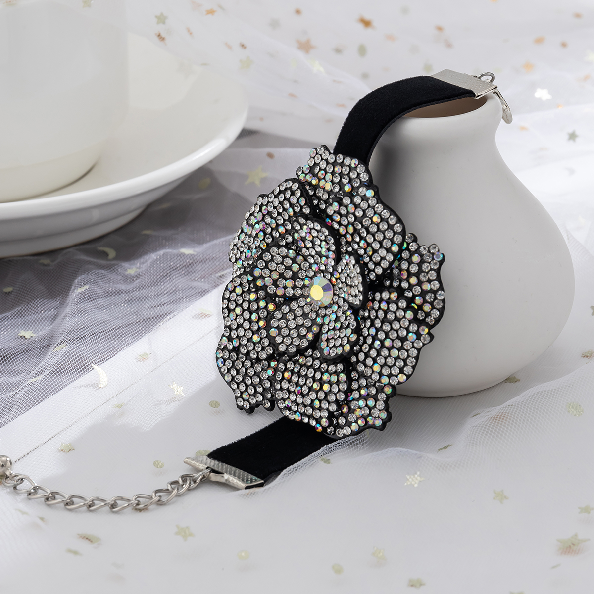 Glam Retro Exaggerated Flower Cloth Inlay Rhinestones Women's Bracelets Necklace display picture 4