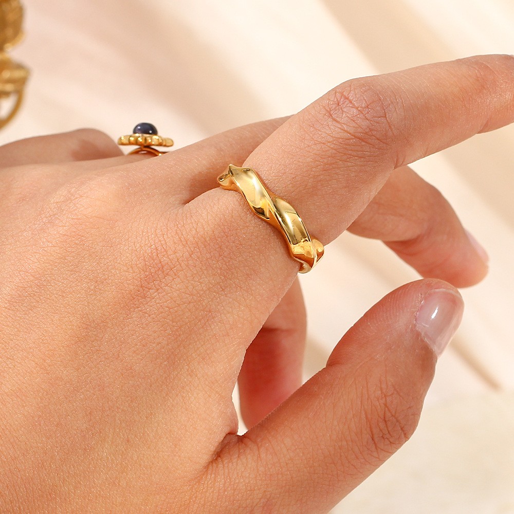Simple Style Solid Color Stainless Steel Plating 18k Gold Plated Rings display picture 10