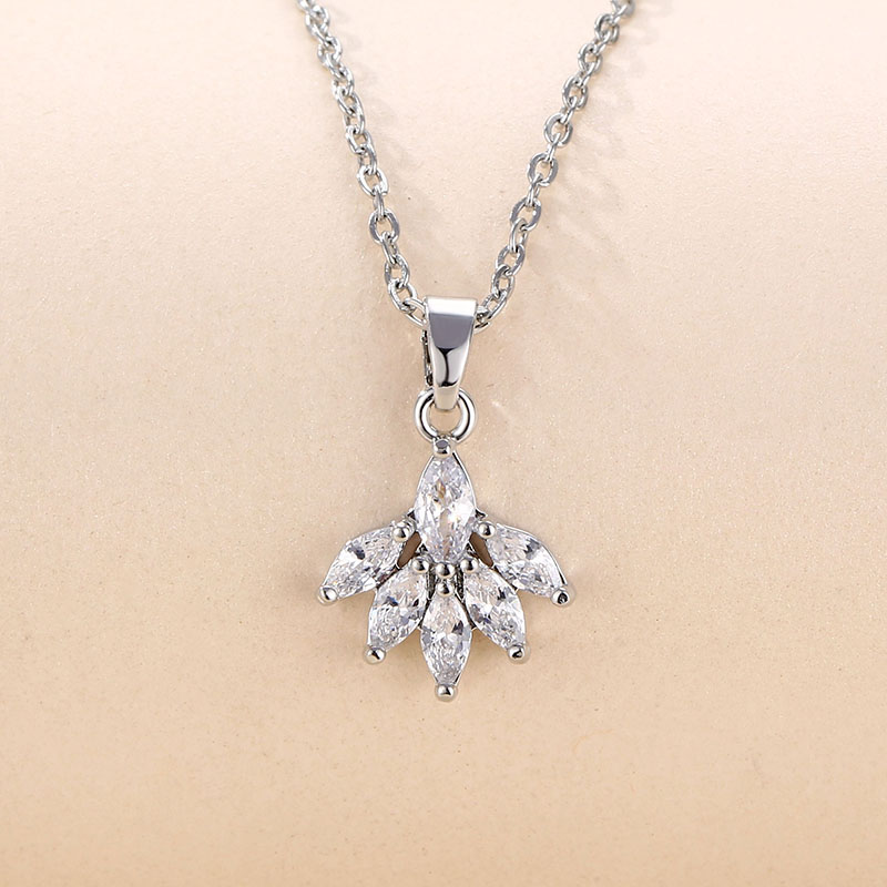 Stainless Steel White Gold Plated Elegant Plating Inlay Leaf Zircon Pendant Necklace display picture 2