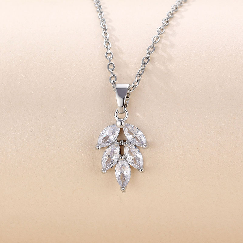 Stainless Steel White Gold Plated Elegant Plating Inlay Leaf Zircon Pendant Necklace display picture 1