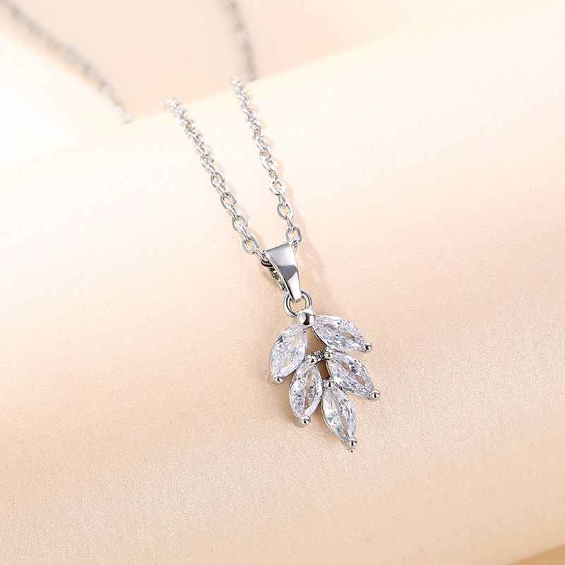 Stainless Steel White Gold Plated Elegant Plating Inlay Leaf Zircon Pendant Necklace display picture 4