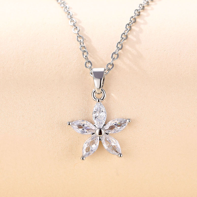 Stainless Steel White Gold Plated Elegant Plating Inlay Round Flower Butterfly Zircon Pendant Necklace display picture 1