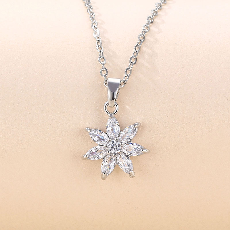 Stainless Steel White Gold Plated Elegant Plating Inlay Round Flower Butterfly Zircon Pendant Necklace display picture 6
