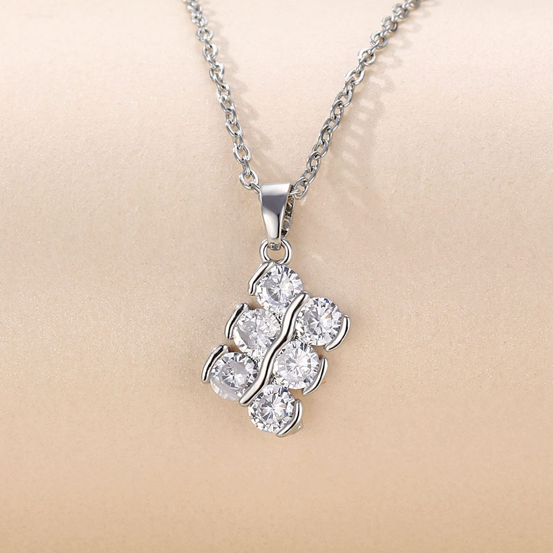 Stainless Steel White Gold Plated Elegant Plating Inlay Round Flower Butterfly Zircon Pendant Necklace display picture 7
