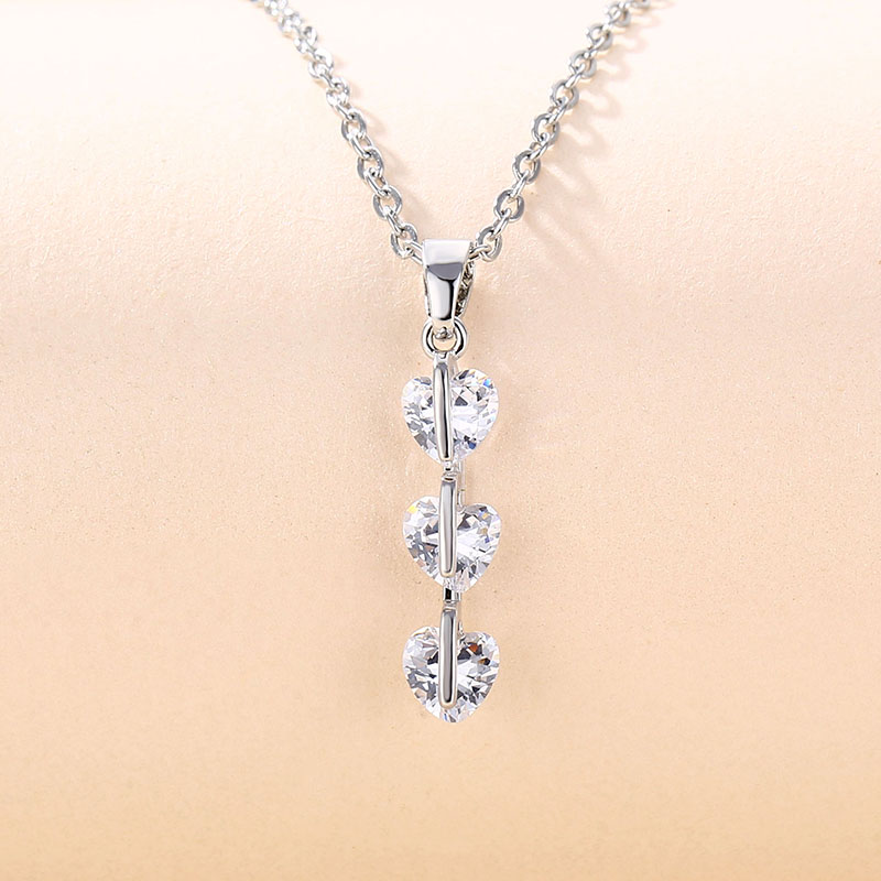 Stainless Steel White Gold Plated Elegant Plating Inlay Round Flower Butterfly Zircon Pendant Necklace display picture 8