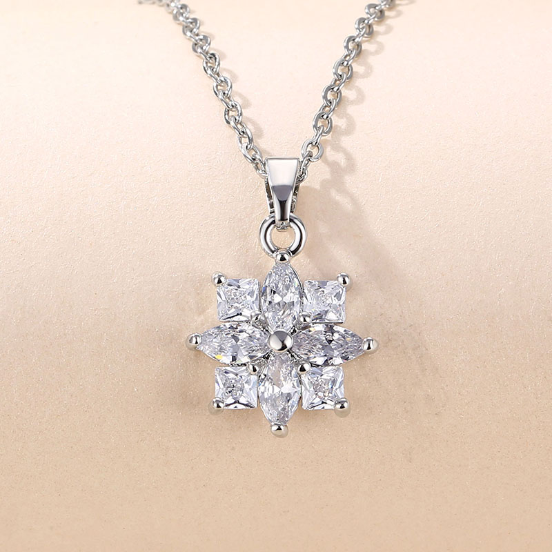 Stainless Steel White Gold Plated Elegant Plating Inlay Round Flower Butterfly Zircon Pendant Necklace display picture 14